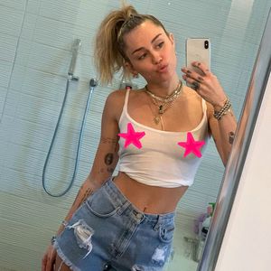 Durch Stoff sichtbar: Mega-Nippel-Alarm bei Miley Cyrus!