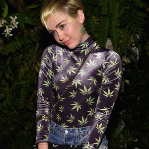 Oh nein! Experimentiert Miley Cyrus mit Drogen?