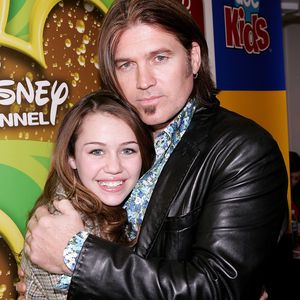 Bizarre Drohung! Miley Cyrus attackiert ihren Dad