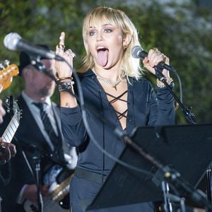 Miley Cyrus' Weihnachtsfeiern arten oft in Prügeleien aus!