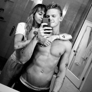 Familie bestätigt: Miley Cyrus und Cody sind "sehr verliebt"