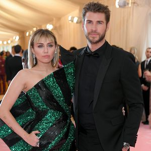 Video: Miley Cyrus rockt die Teen Choice Awards