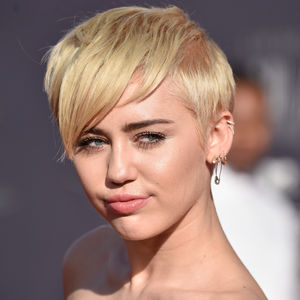 Kiff-Kunst! Miley Cyrus stellt ihre Basteleien aus
