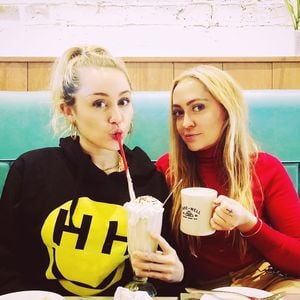 Miley Cyrus bestimmt die Regeln beim Familienspieleabend