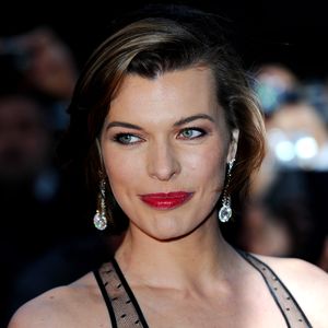 Filmreifes Leben: Milla Jovovich feiert ihren 50. Geburtstag