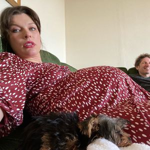 "Elefanten-Knöchel": Milla Jovovich über Schwanger-Probleme