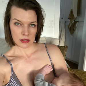 Milla Jovovich mit ihrer Tochter