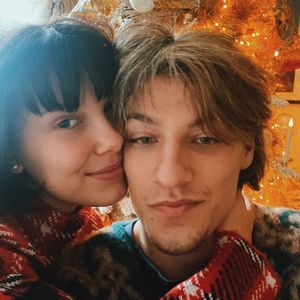 Zu Weihnachten: Neues Pärchenfoto von Millie Bobby Brown