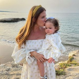 Erstes Mal zu dritt: Millie Mackintosh ist im Familienurlaub