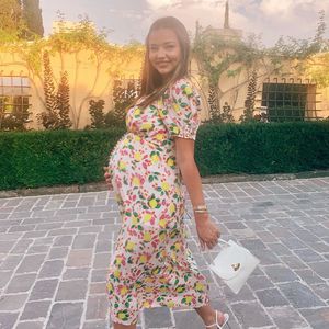 Baby-Endspurt: Model Miranda Kerr präsentiert Mega-Kugel