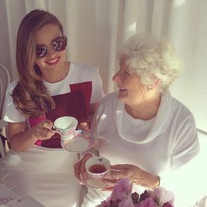Eine Woche nach ihrem Opa: Miranda Kerr trauert um ihre Oma