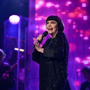 Mireille Mathieu erduldet Schmerzen aus Angst vor Keimen