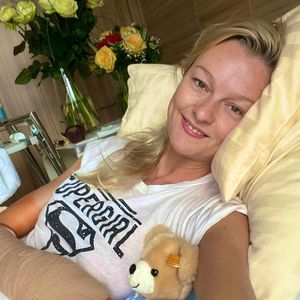 Hand gebrochen: GNTM-Girl Miriam Höller meldet sich nach OP
