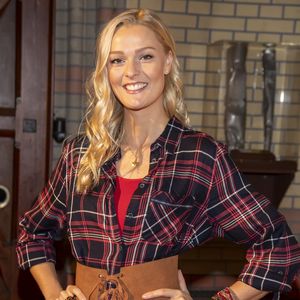 Ex-GNTM-Kandidatin Miriam Höller findet ihre Hände zu groß!
