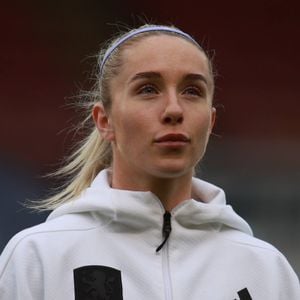 Fußballerin Missy Bo Kearns verlor Baby und erlitt Sepsis