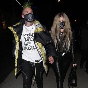 Endlich offiziell? Avril Lavigne und Mod Sun halten Händchen