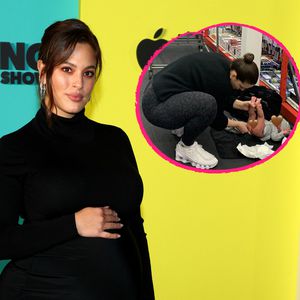 Zwischen Supermarkt-Regalen: Ashley Graham wechselt Windeln