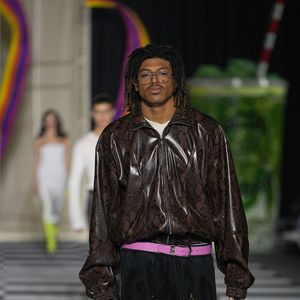 So cool läuft Heidi Klums Sohn Henry über Mailänder Laufsteg