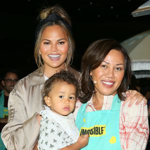 "Hallo, Ladys": Chrissy Teigens Baby Miles wird zum Charmeur