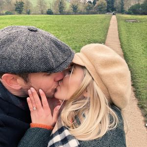 "Tausendmal ja": Mollie King und Stuart Broad sind verlobt