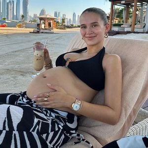 Kugelrund: Molly-Mae Hague genießt letzten Urlaub vor Geburt
