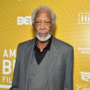 "Starke Schmerzen": Morgan Freeman soll kaum laufen können