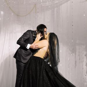 Ganz in Schwarz: YouTuberin Trisha Paytas hat geheiratet!