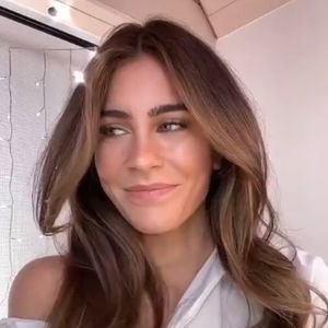 "Ich hab's getan": Mrs. Bella zeigt sich mit braunen Haaren