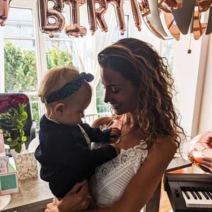 Nadine Menz feiert ihren ersten Geburtstag mit ihrer Tochter