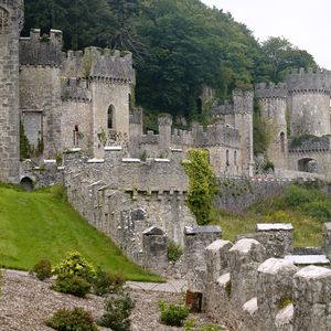 So gruselig ist es auf der Dschungelcamp-Burg in Wales