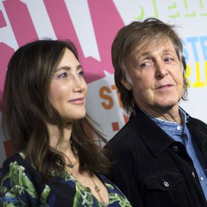 So hält Paul McCartney seine Beziehung mit Nancy romantisch