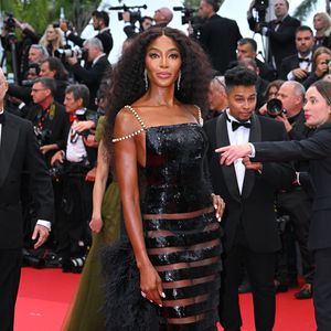 Naomi Campbell begeistert im Transparent-Look in Cannes!