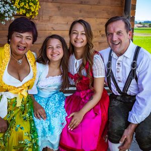 Narumol und Josefs Töchter wollen den Bauernhof übernehmen