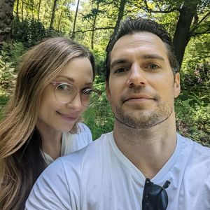 Superselten! Henry Cavill teilt süßes Paarfoto mit Natalie