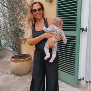 "Bye Mavie": Natascha Ochsenknecht posiert stolz mit Enkelin