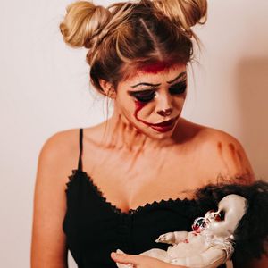 Grusel-Puppe: BTN-Nathalie präsentiert ihren Halloween-Look