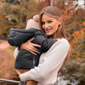 Fast ein Jahr alt: Ex-GNTM-Girl Neele lernt von ihrem Baby