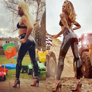 Nelson Mendes stellt heißes Sophia-Thomalla-Foto nach