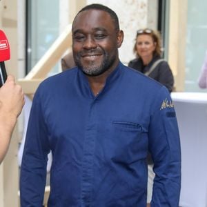 Nelson Müller stürzt live beim "ZDF-Fernsehgarten" in Pool