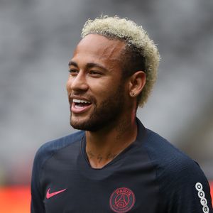 Etwa sauer? Neymar überklebt Foto von Freund der Schwester
