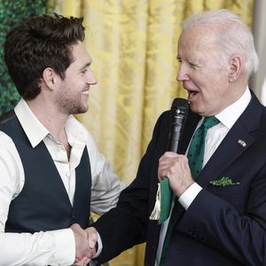 Niall Horan singt Joe Biden ein St. Patrick's Day-Ständchen!