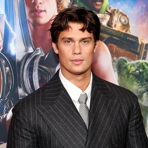 Möchte Nicholas Galitzine seine He-Man-Muskeln beibehalten?