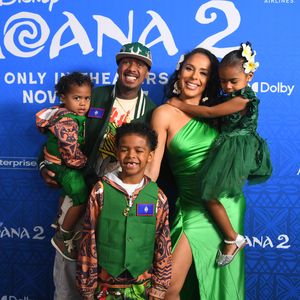 Nick Cannon besucht Premiere mit drei seiner zwölf Kinder