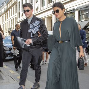 So stylish turteln Nick Jonas und seine Priyanka in Paris