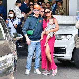 Süß: Nick Jonas und Priyanka Chopra mit Baby Malti gesichtet