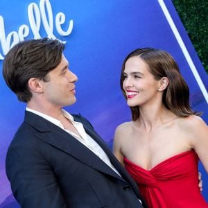 Diese Überraschung schweißte Zoey Deutch und Nick zusammen