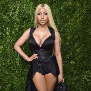 Nicki Minaj wegen Twitter-Zoff extra auffällig unterwegs?