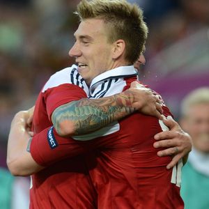 EM: So teuer sind die Armbänder der National-Elf