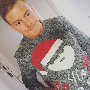 Übertrieben? "Take Me Out"-Boy im Weihnachtsmannkostüm