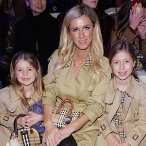 Nicky Hilton begeistert mit Kids im Burberry-Partner-Look
